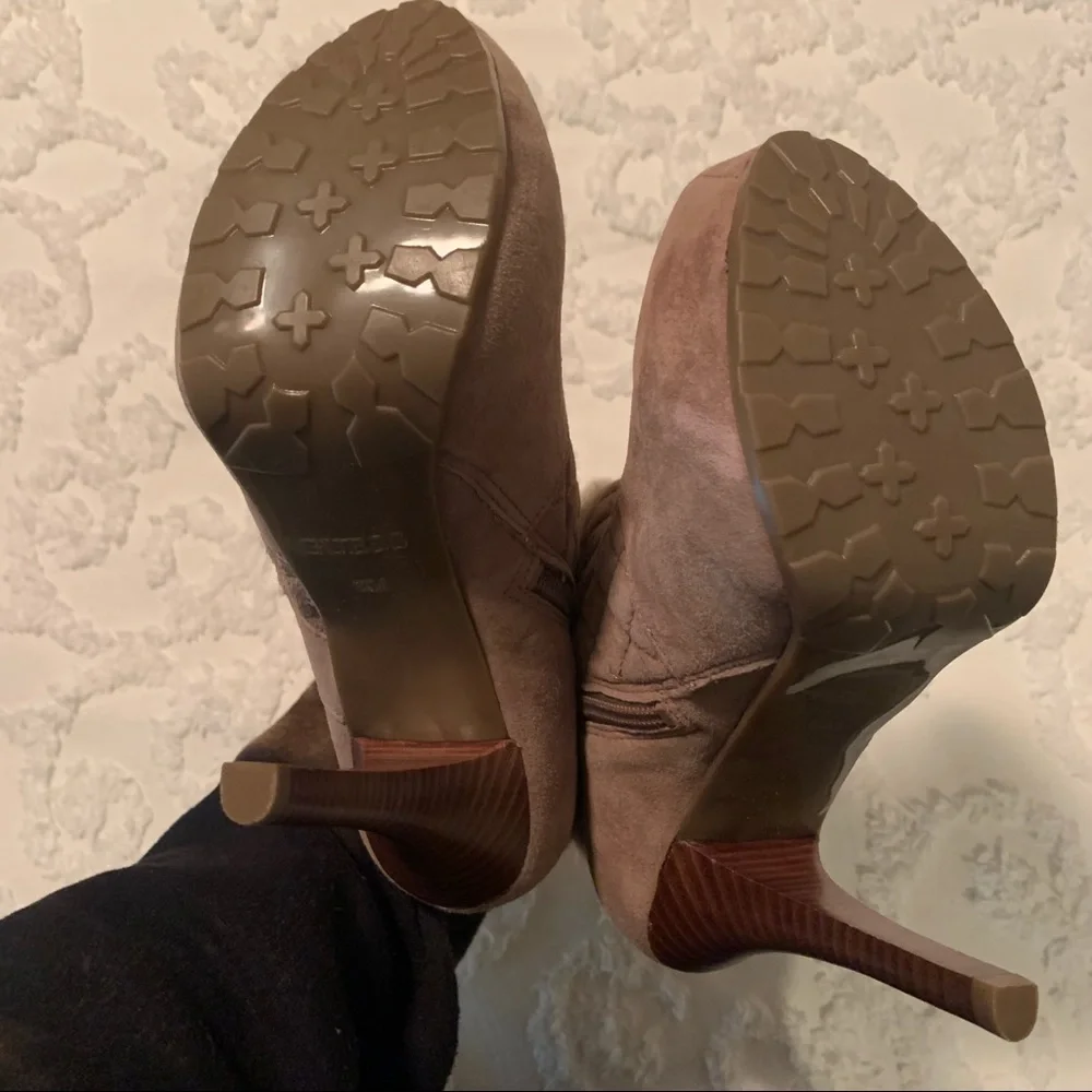 Like New! Guess Booties with Faux Fur - Picture 4 of 12
